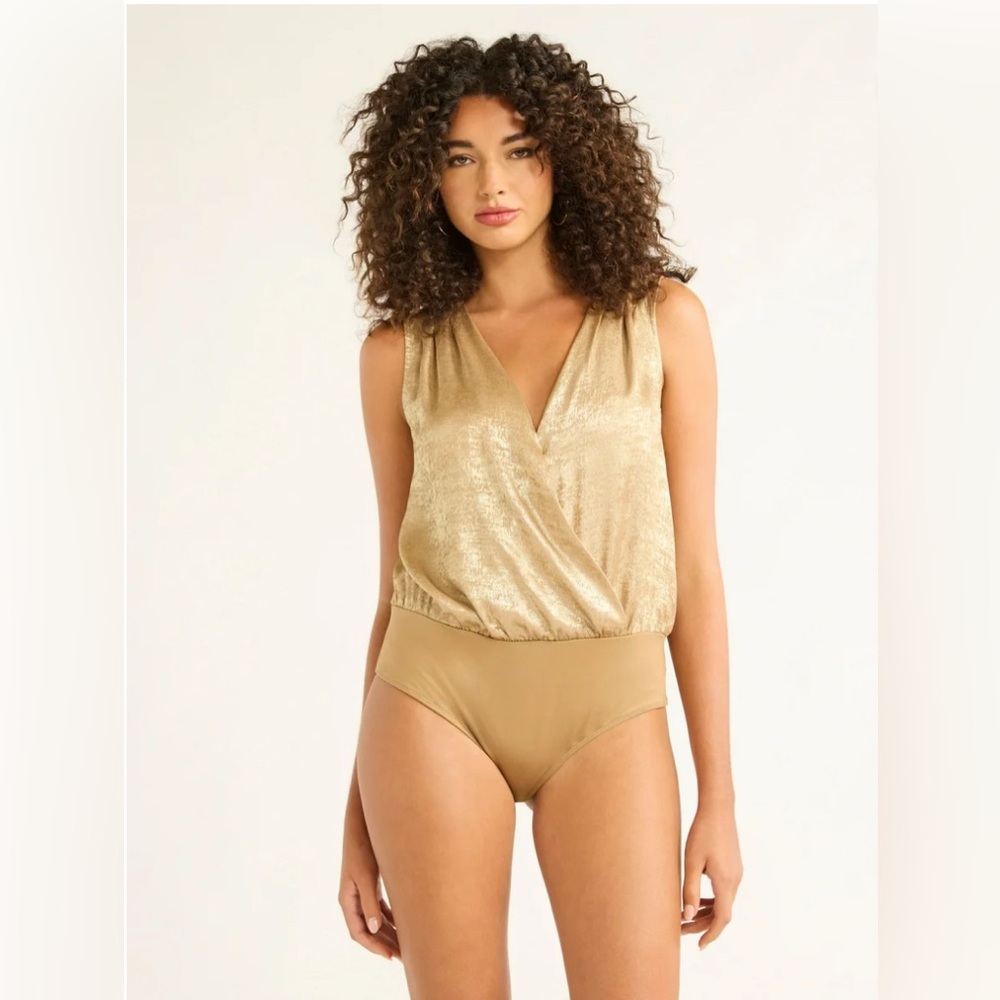 Sofia Jeans women’s Sleeveless Crossover Bodysuit Size Small